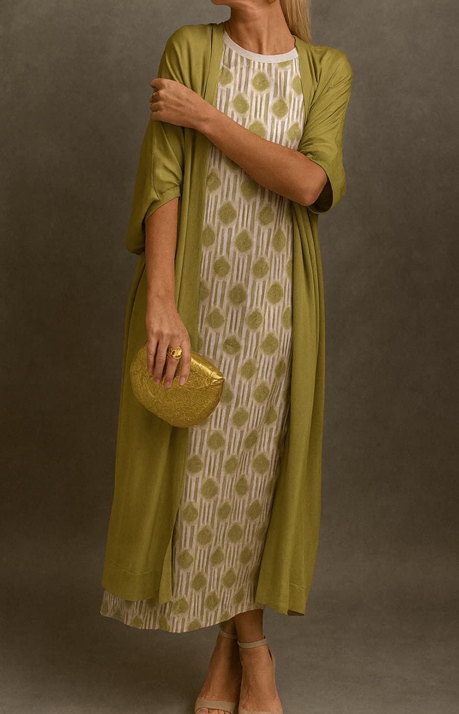 LETICIA | VESTIDO SATINADO CON ESTOLA ELEGANTE