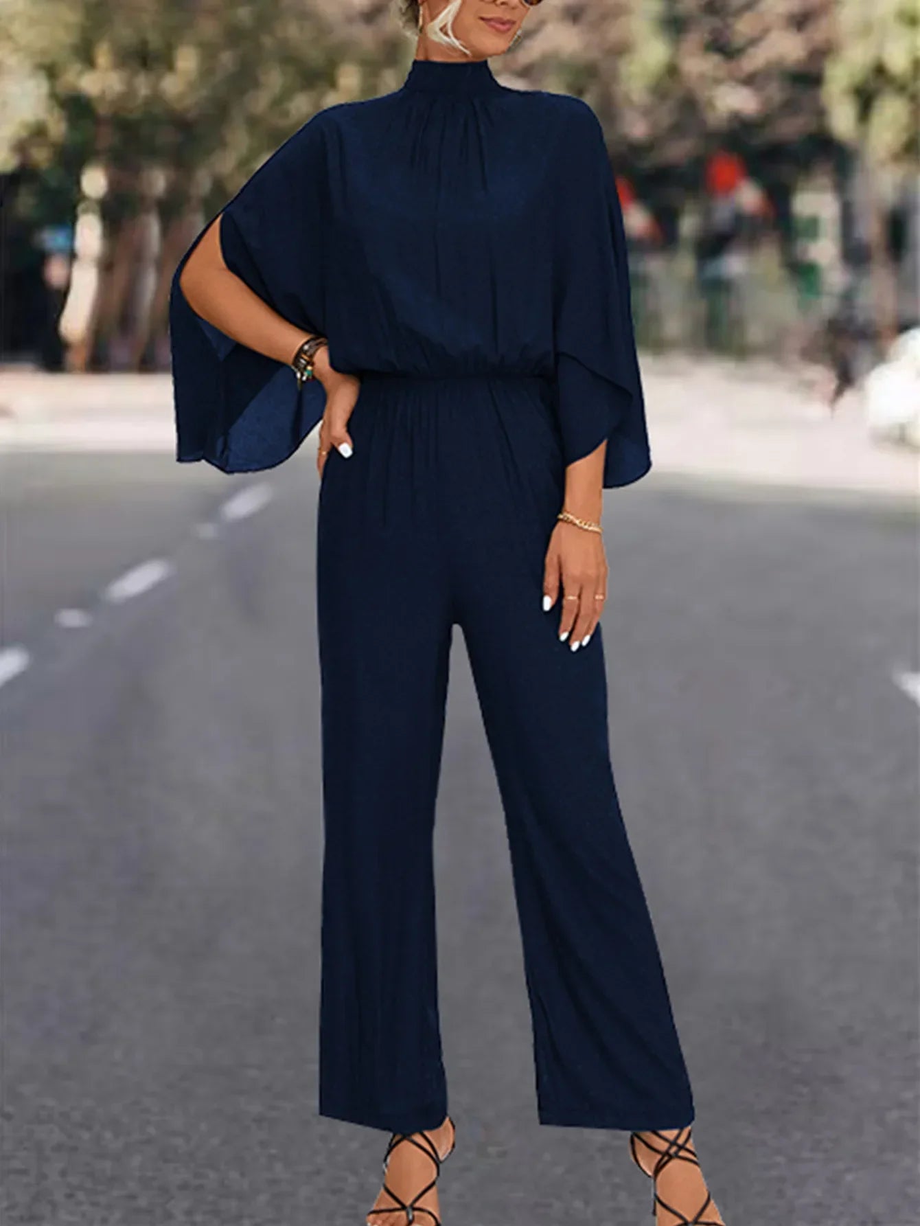 Linda - Mono de manga larga con cordones y abertura en la espalda